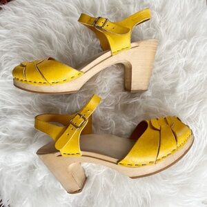 Yellow Toffel Swedish Hasbeens platform clog peep toe size 38 (US size 7.5 ish)
